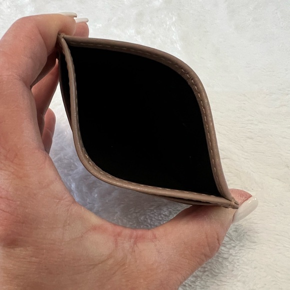 Price Reduced! GUCCI Card Holder with Gucci Dust Bag - Picture 8 of 9